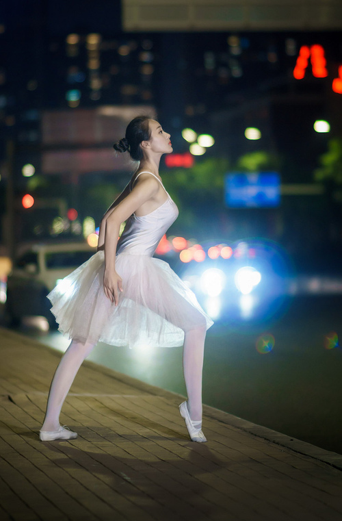 “青少年足球公益活动在边远地区落地,普及足球运动”,开展青少年足球运动的意义